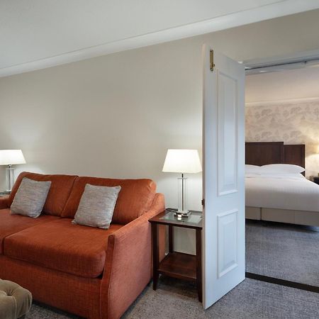 Delta Hotels By Marriott Tudor Park Country Club Maidstone Bagian luar foto