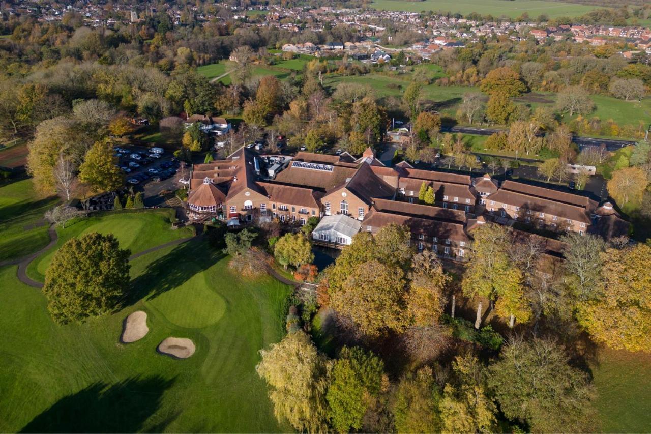 Delta Hotels By Marriott Tudor Park Country Club Maidstone Bagian luar foto