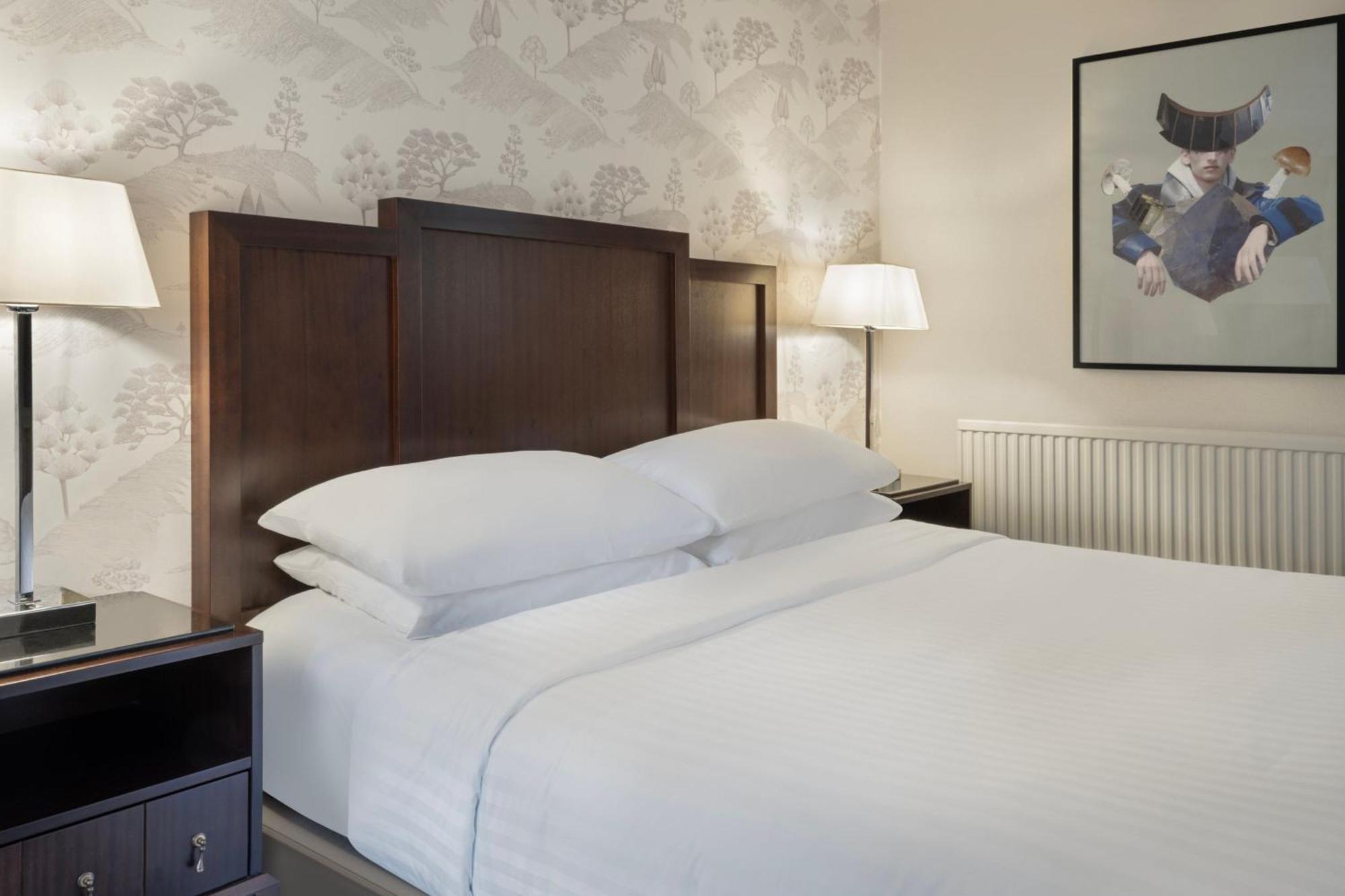 Delta Hotels By Marriott Tudor Park Country Club Maidstone Bagian luar foto