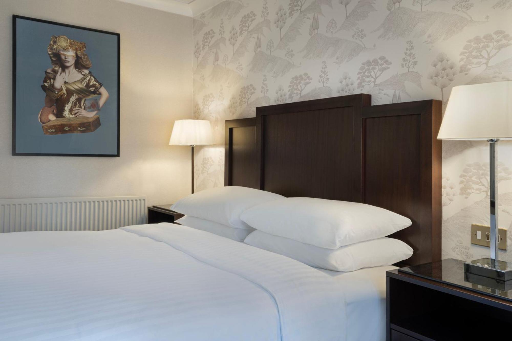 Delta Hotels By Marriott Tudor Park Country Club Maidstone Bagian luar foto