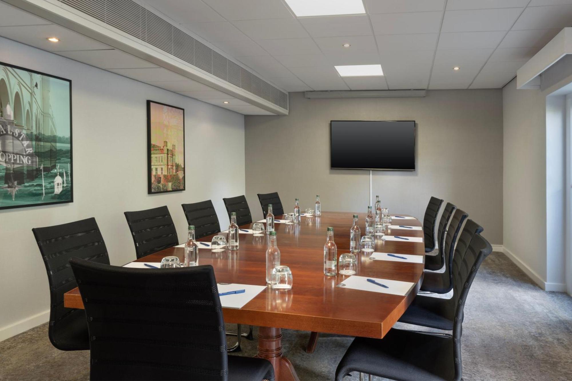 Delta Hotels By Marriott Tudor Park Country Club Maidstone Bagian luar foto