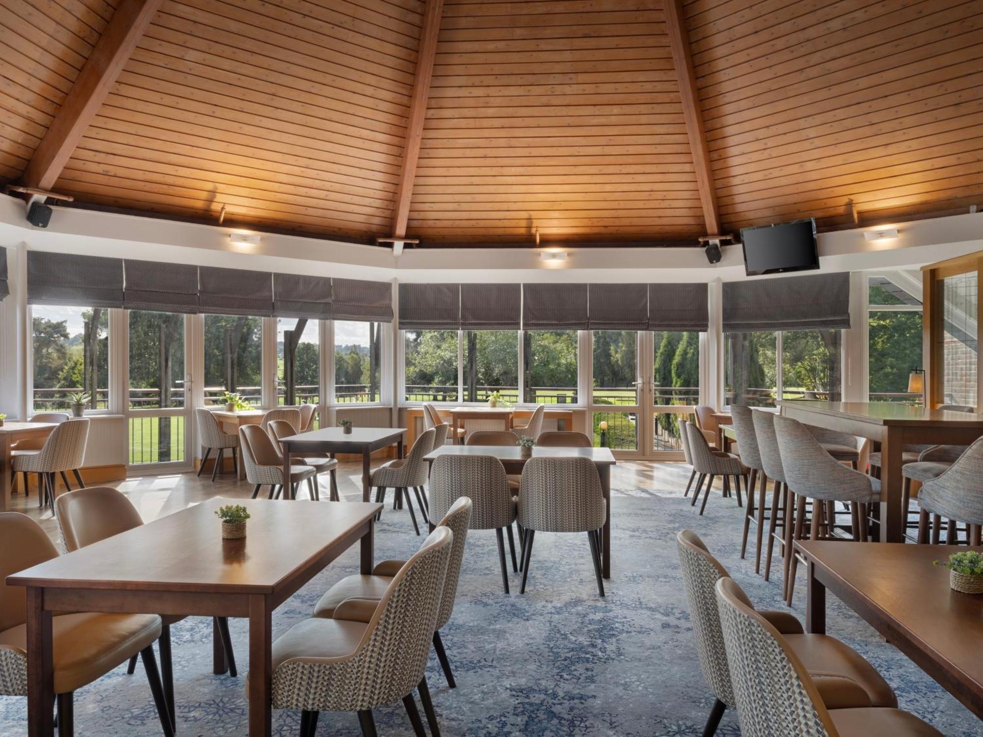 Delta Hotels By Marriott Tudor Park Country Club Maidstone Bagian luar foto