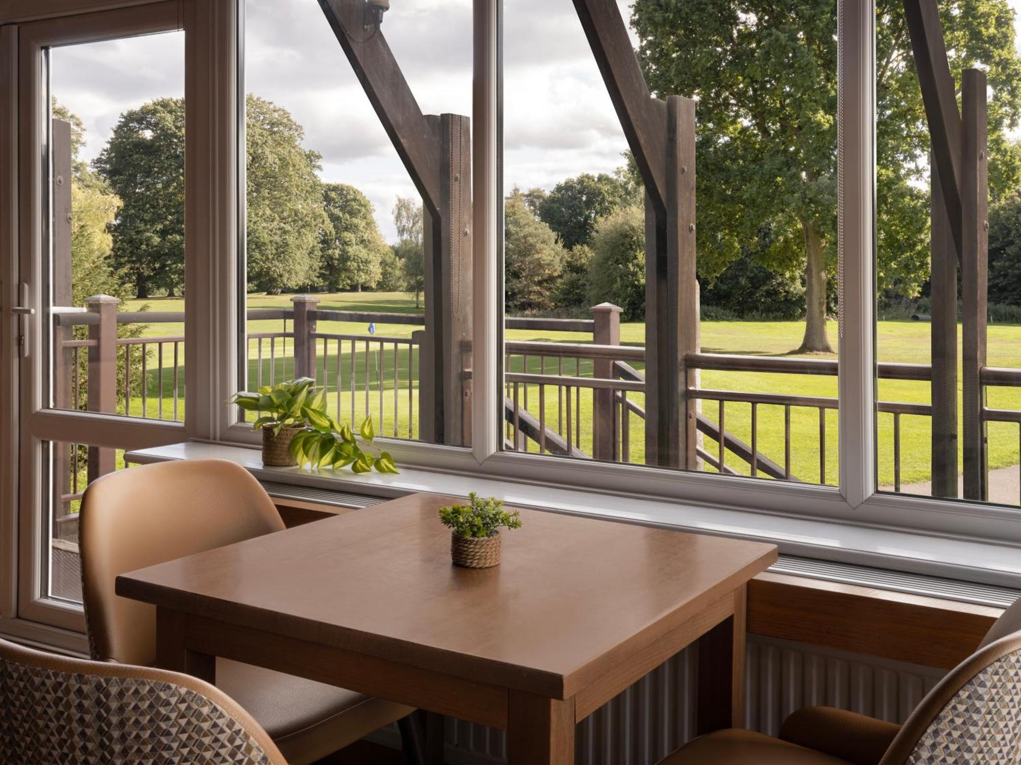 Delta Hotels By Marriott Tudor Park Country Club Maidstone Bagian luar foto