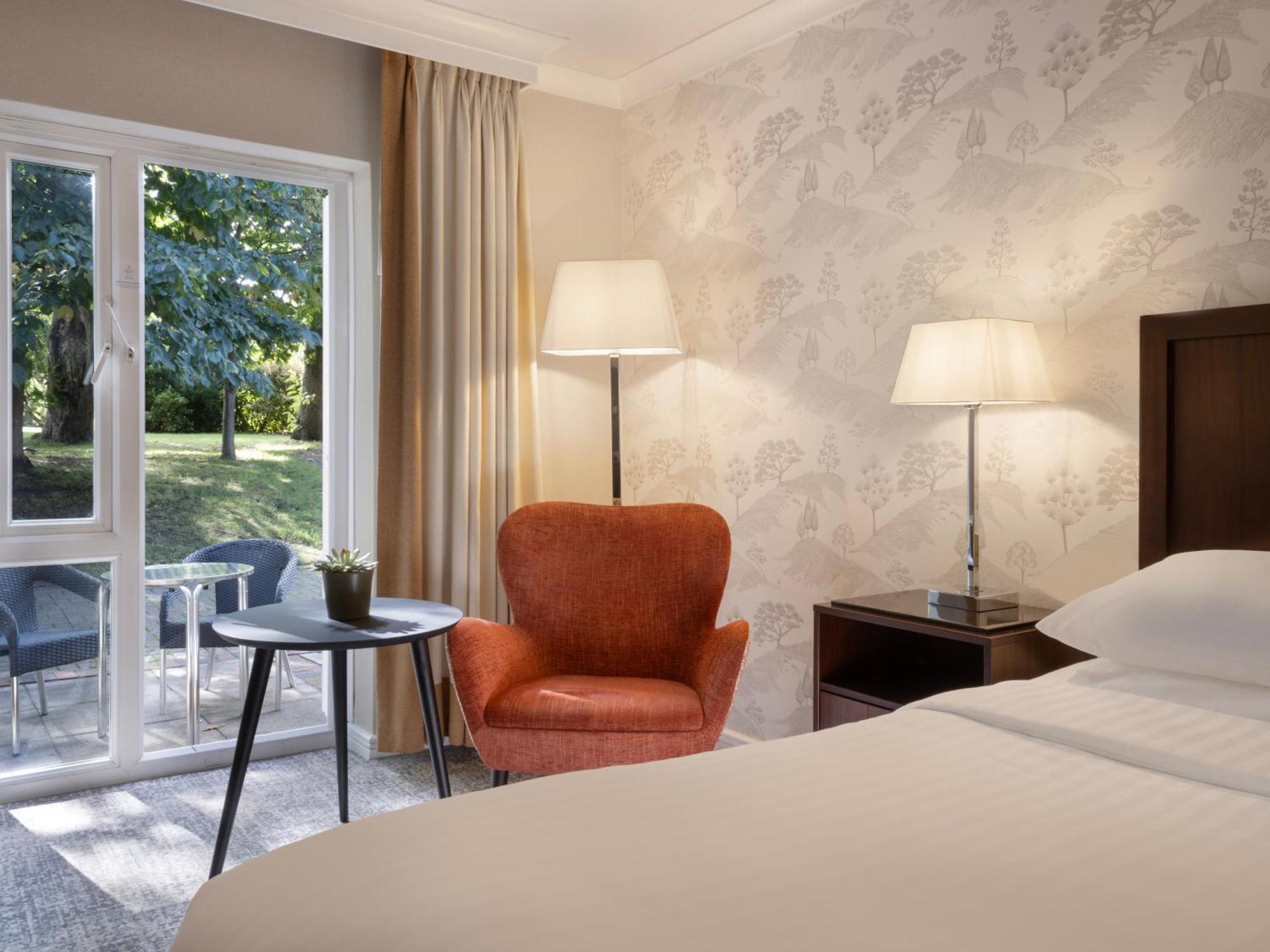 Delta Hotels By Marriott Tudor Park Country Club Maidstone Bagian luar foto