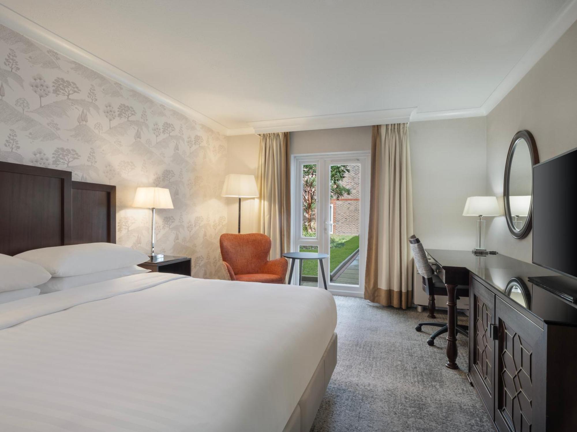 Delta Hotels By Marriott Tudor Park Country Club Maidstone Bagian luar foto