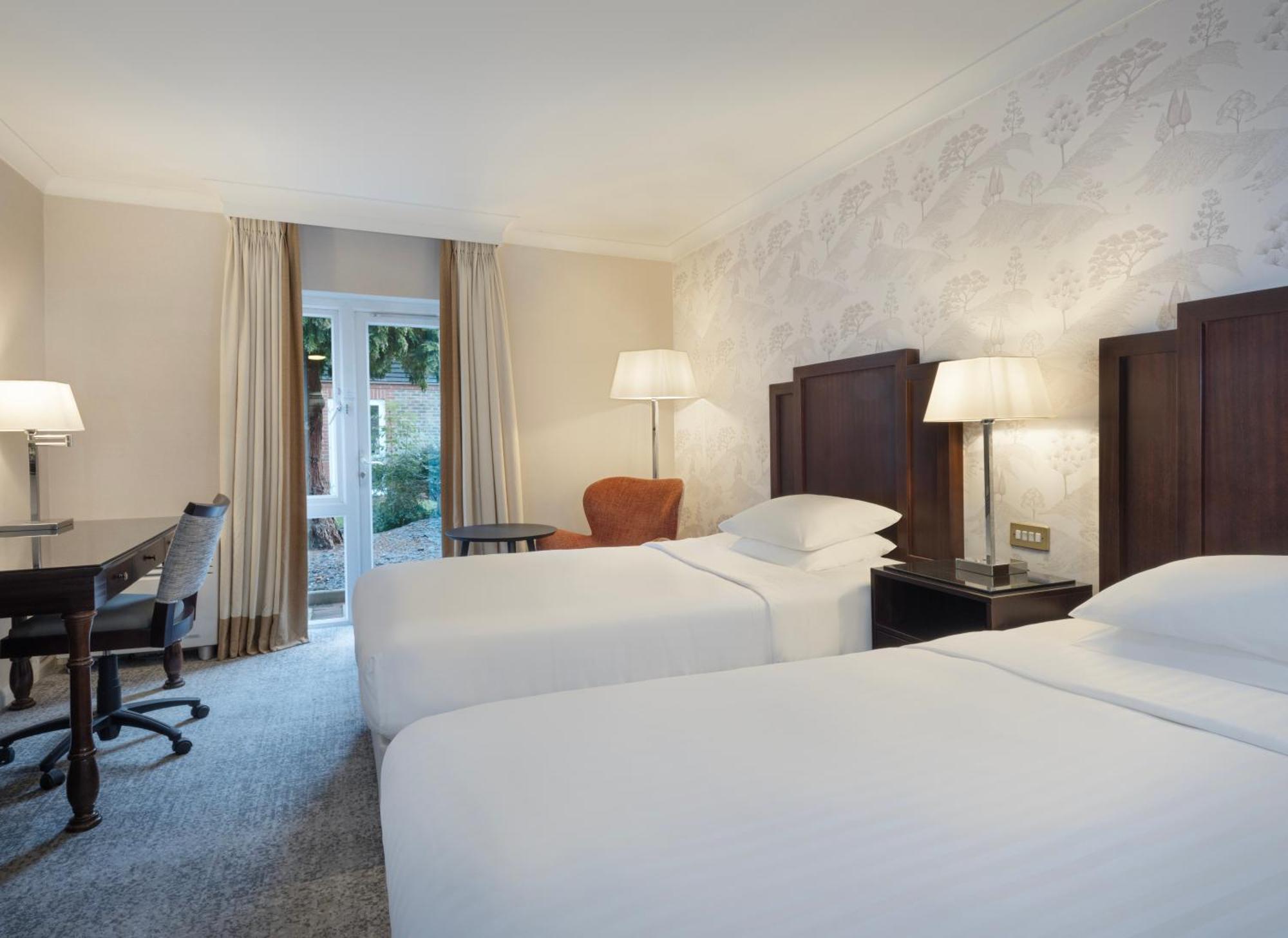 Delta Hotels By Marriott Tudor Park Country Club Maidstone Bagian luar foto