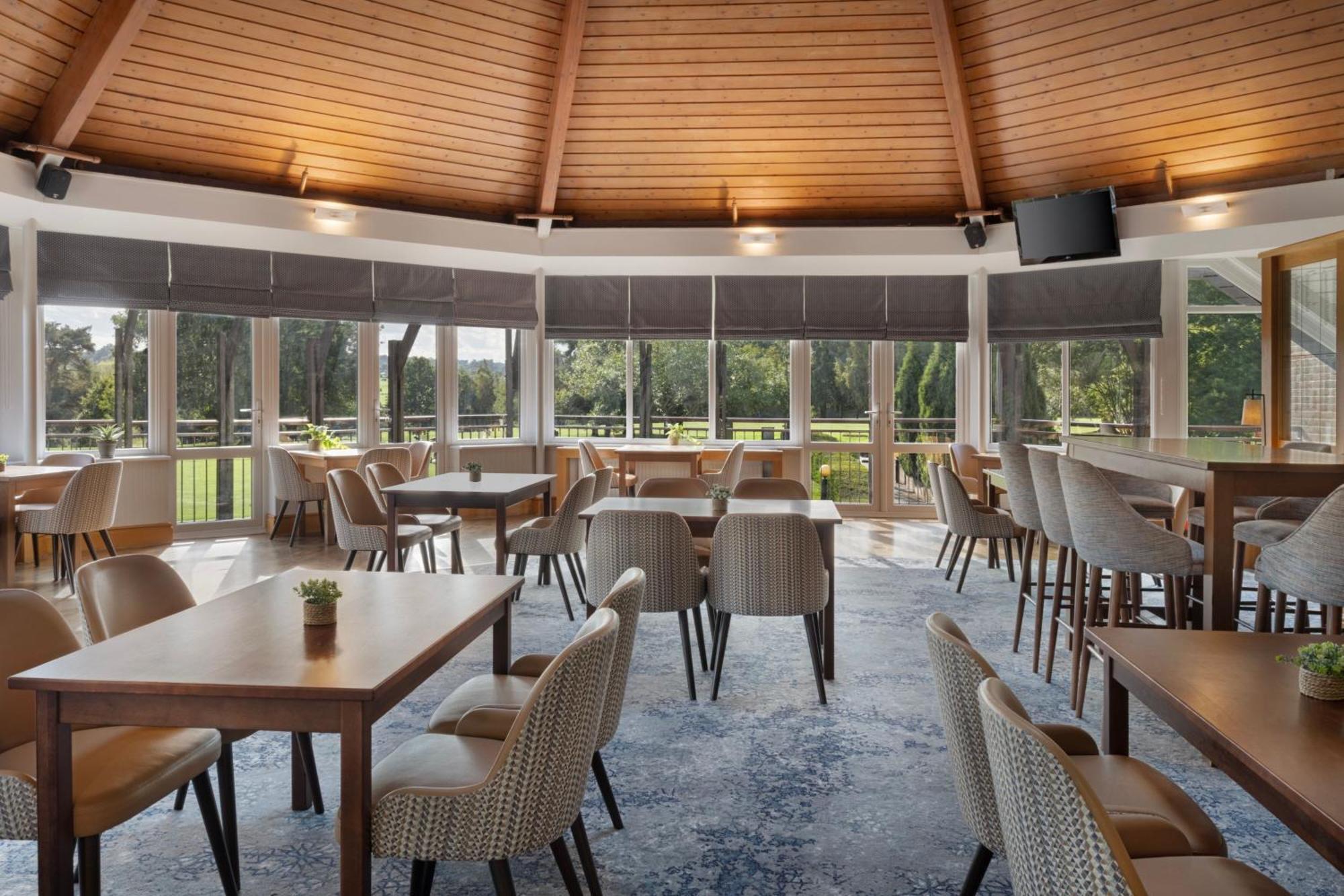 Delta Hotels By Marriott Tudor Park Country Club Maidstone Bagian luar foto