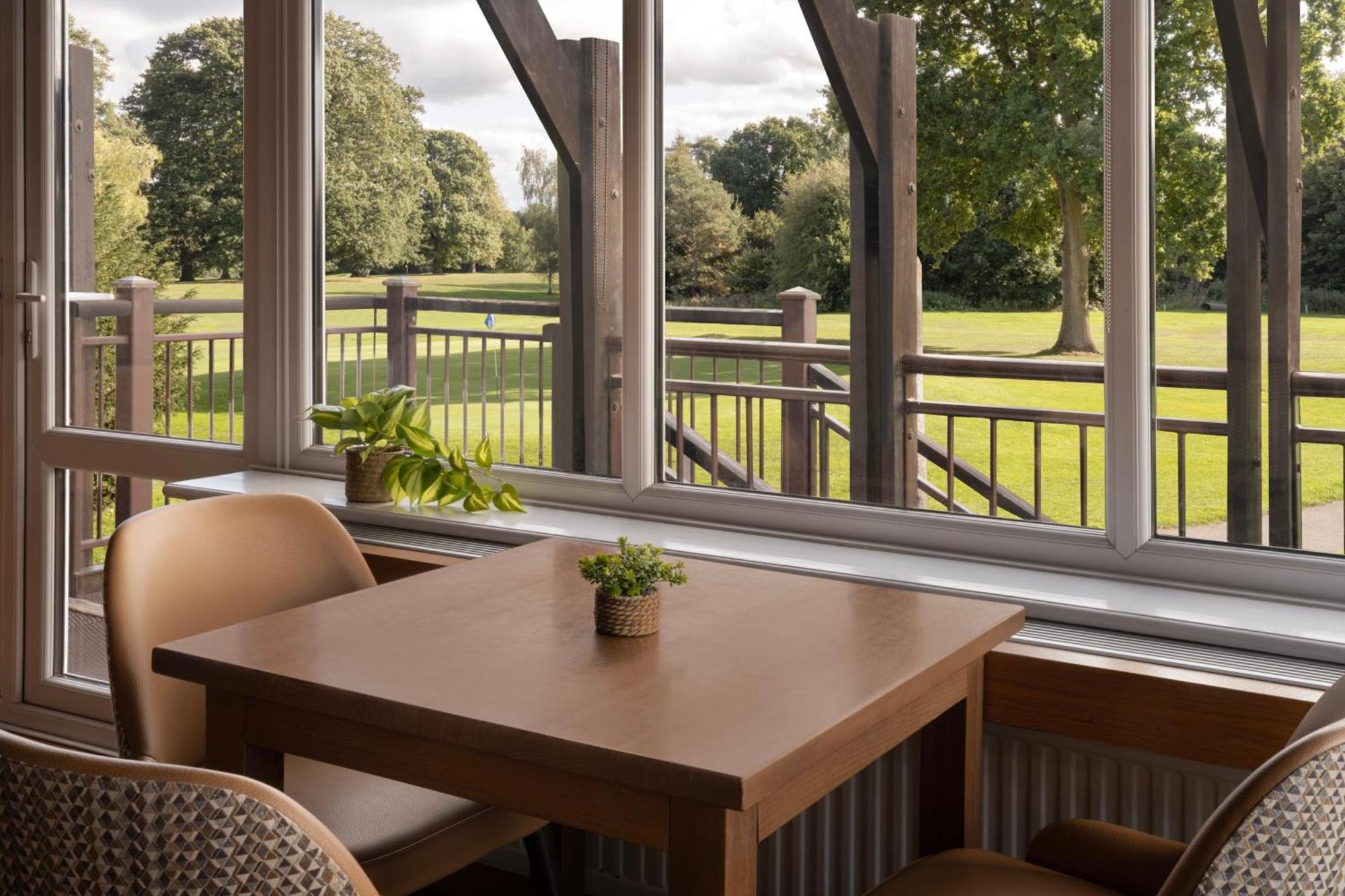 Delta Hotels By Marriott Tudor Park Country Club Maidstone Bagian luar foto