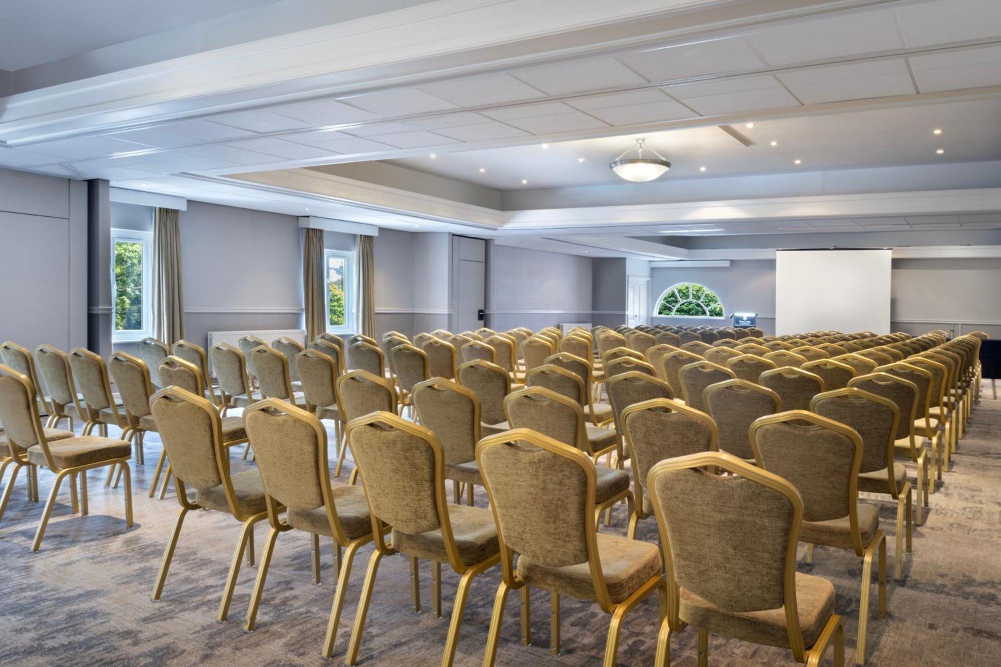 Delta Hotels By Marriott Tudor Park Country Club Maidstone Bagian luar foto