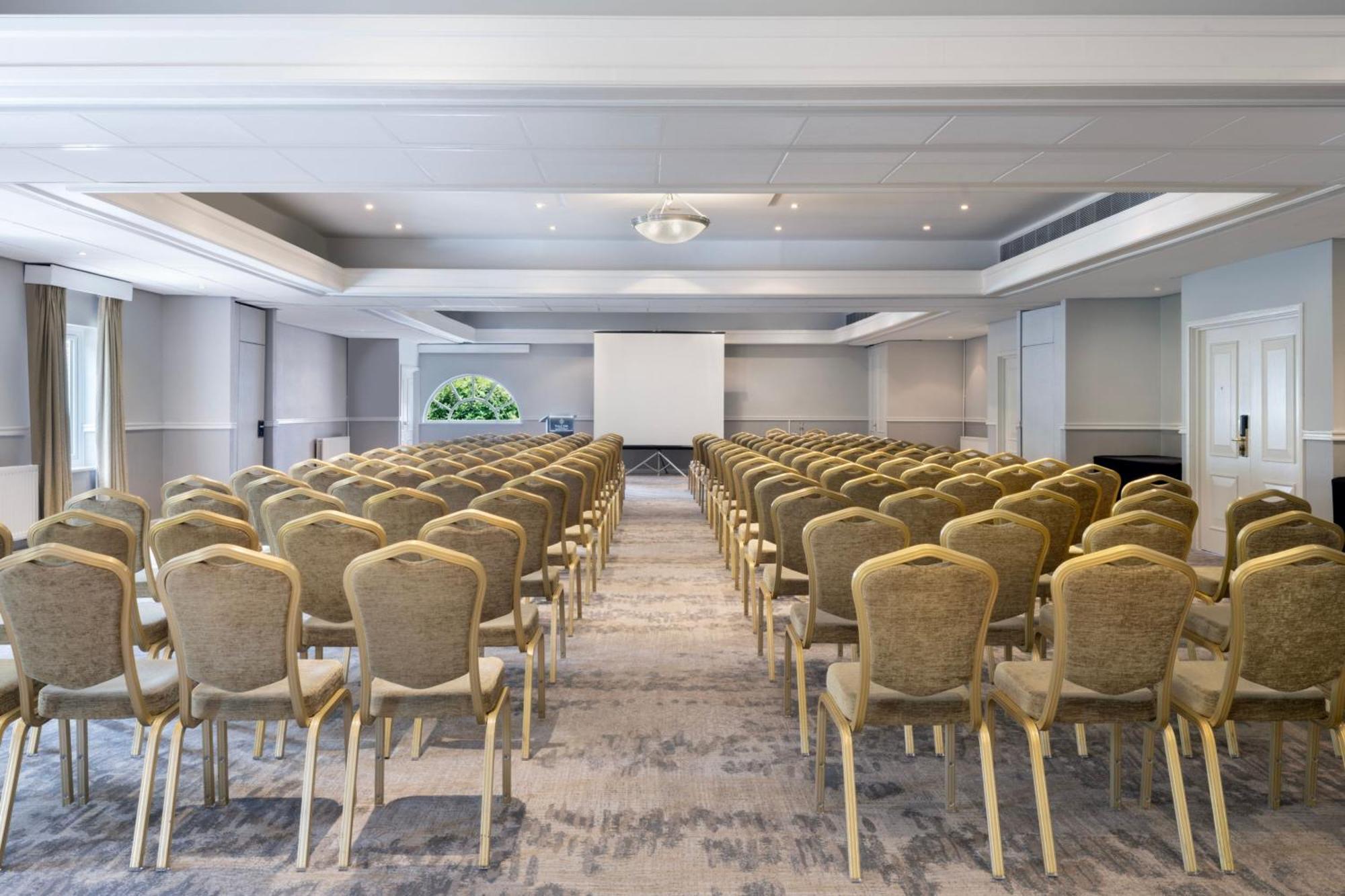 Delta Hotels By Marriott Tudor Park Country Club Maidstone Bagian luar foto