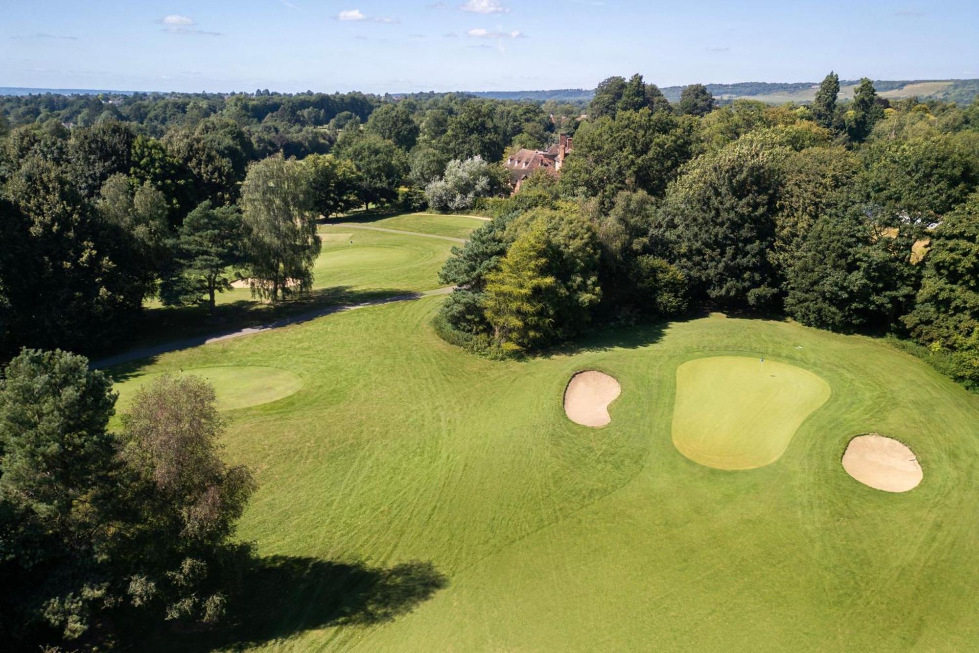 Delta Hotels By Marriott Tudor Park Country Club Maidstone Bagian luar foto