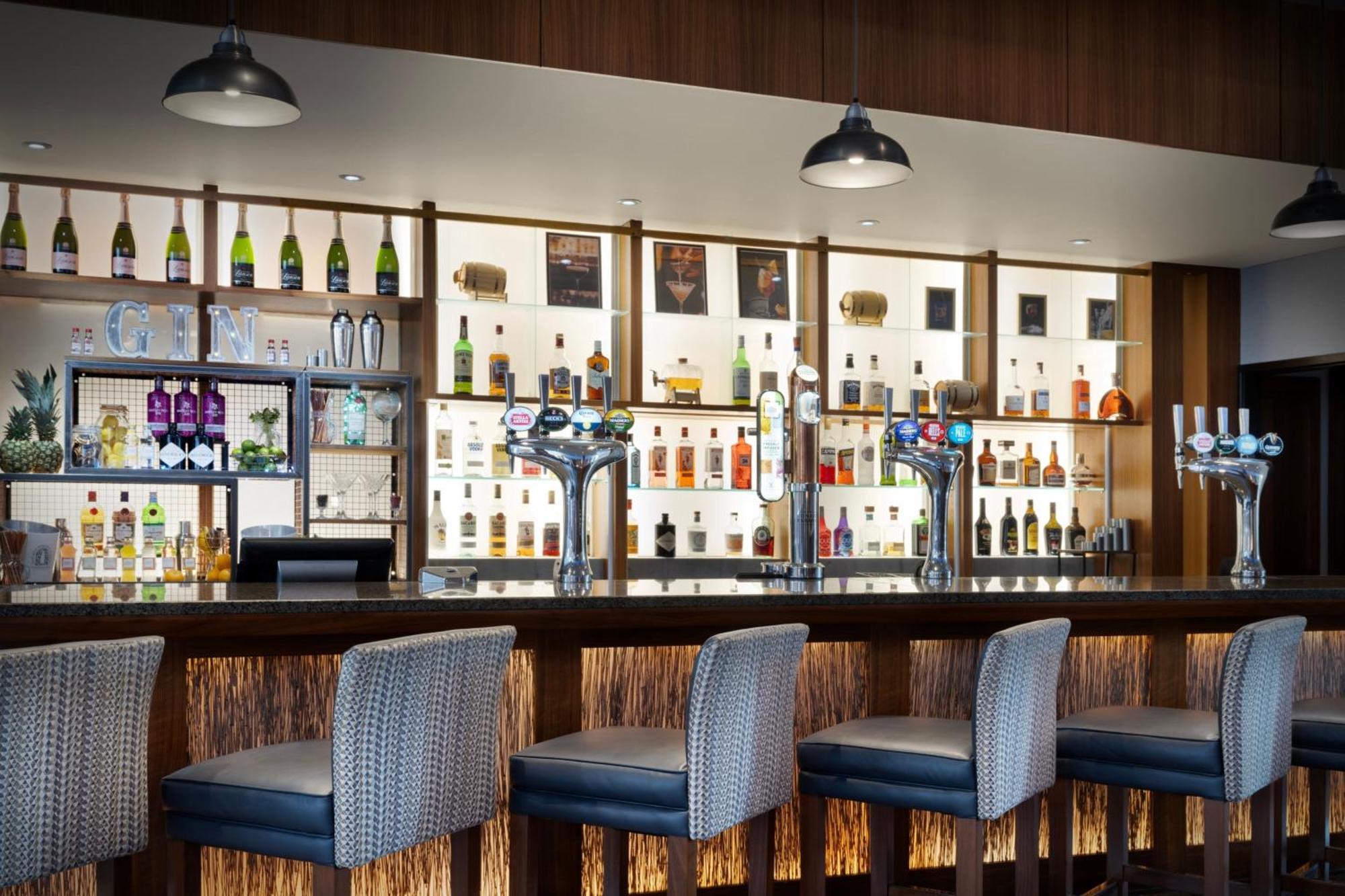 Delta Hotels By Marriott Tudor Park Country Club Maidstone Bagian luar foto