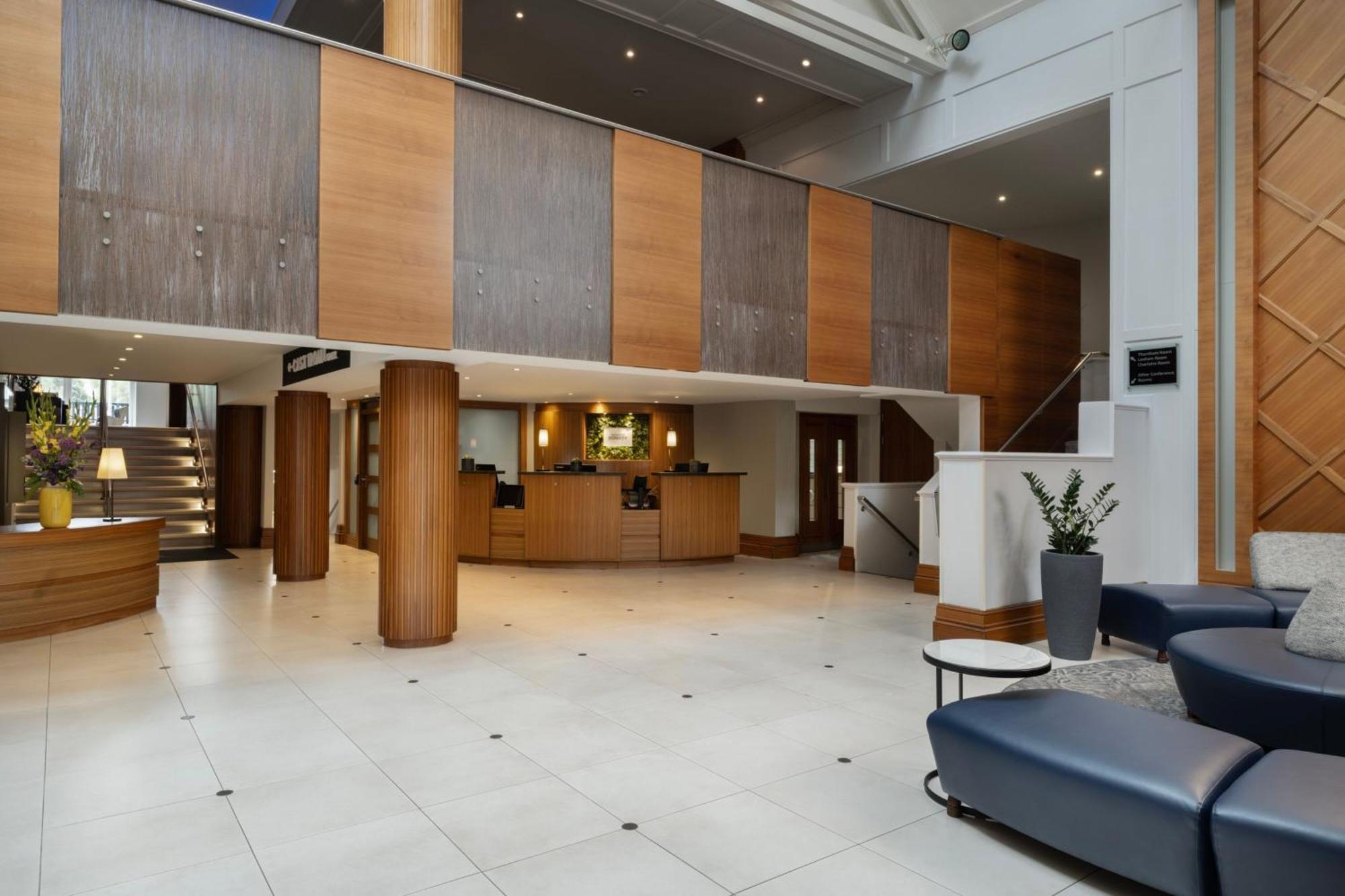 Delta Hotels By Marriott Tudor Park Country Club Maidstone Bagian luar foto