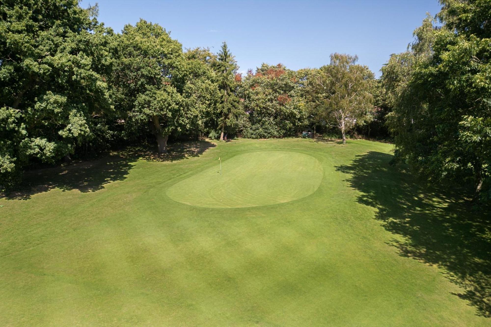 Delta Hotels By Marriott Tudor Park Country Club Maidstone Bagian luar foto
