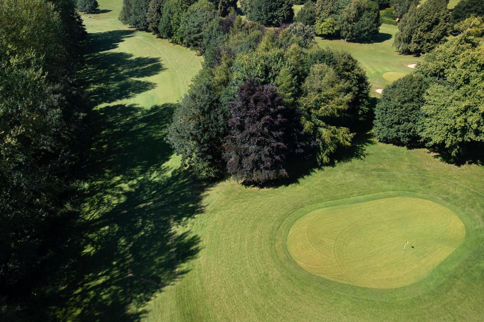 Delta Hotels By Marriott Tudor Park Country Club Maidstone Bagian luar foto