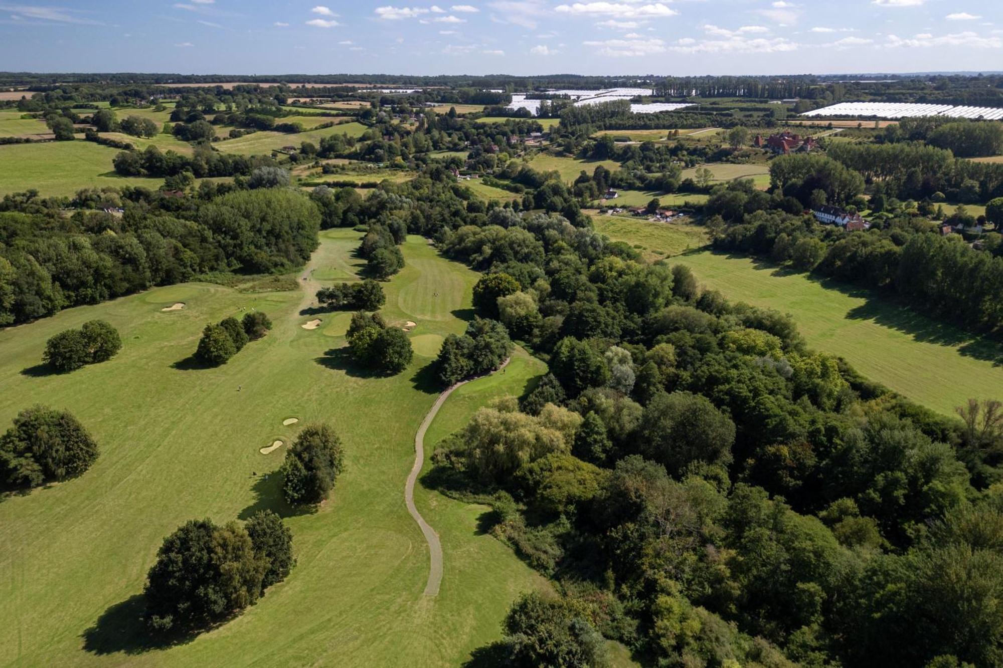 Delta Hotels By Marriott Tudor Park Country Club Maidstone Bagian luar foto