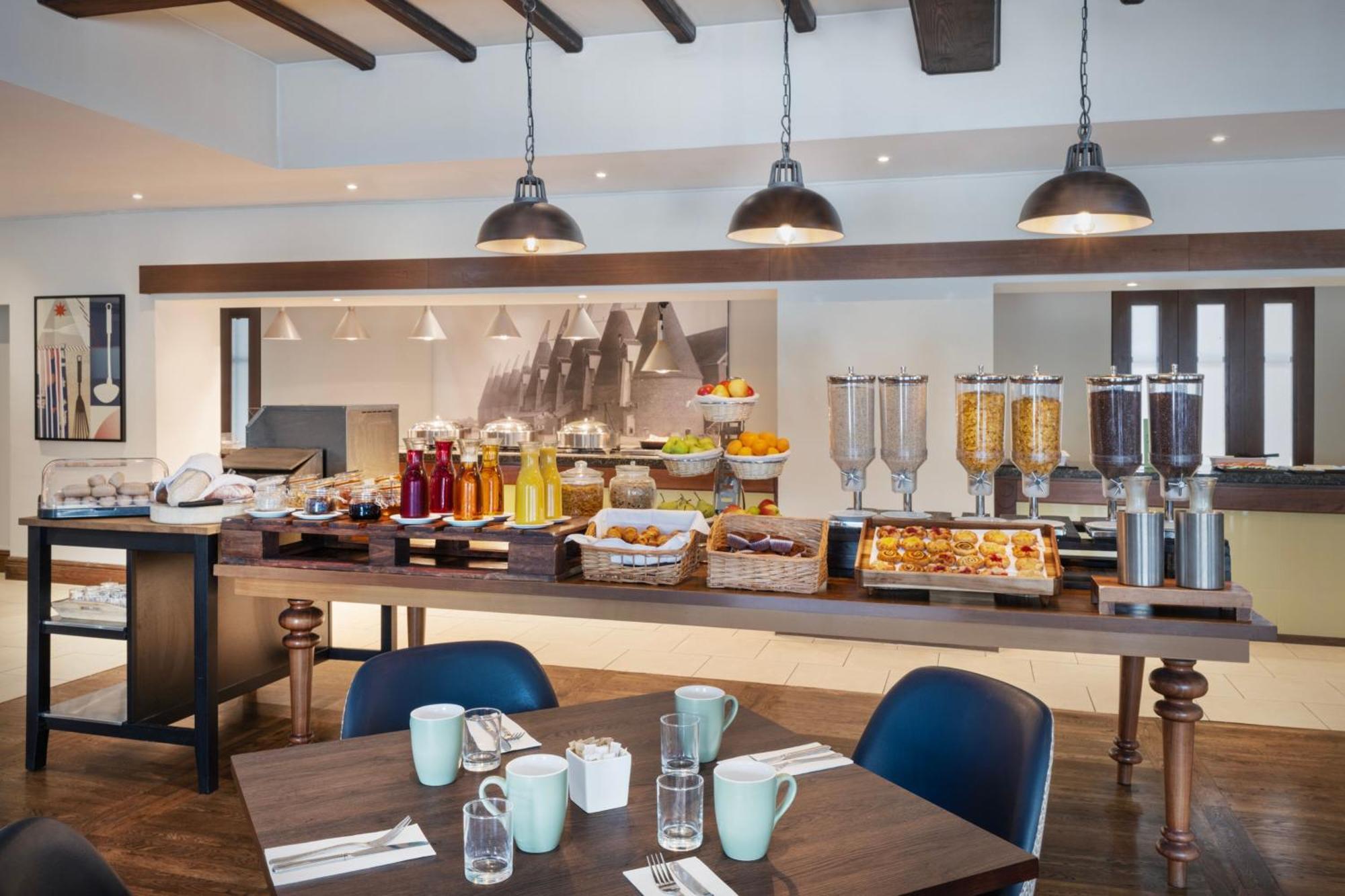 Delta Hotels By Marriott Tudor Park Country Club Maidstone Bagian luar foto