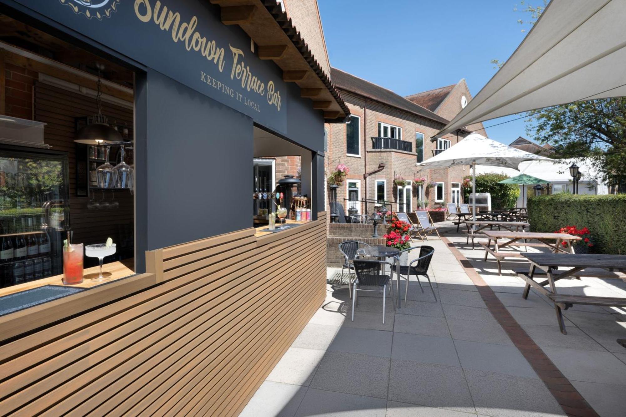 Delta Hotels By Marriott Tudor Park Country Club Maidstone Bagian luar foto