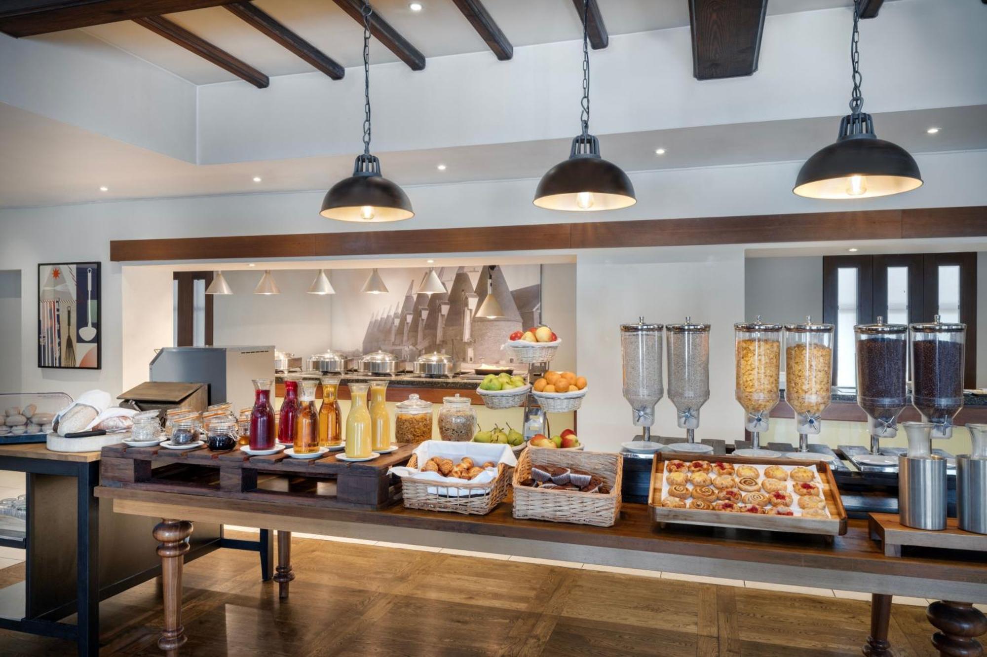 Delta Hotels By Marriott Tudor Park Country Club Maidstone Bagian luar foto