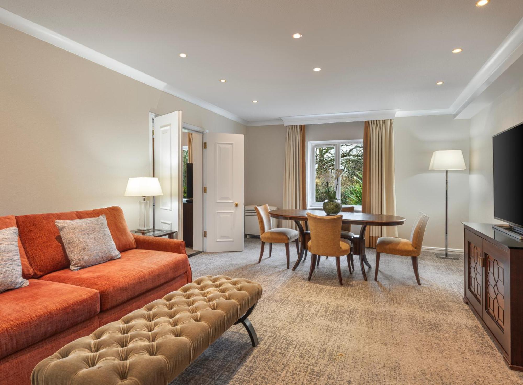 Delta Hotels By Marriott Tudor Park Country Club Maidstone Bagian luar foto