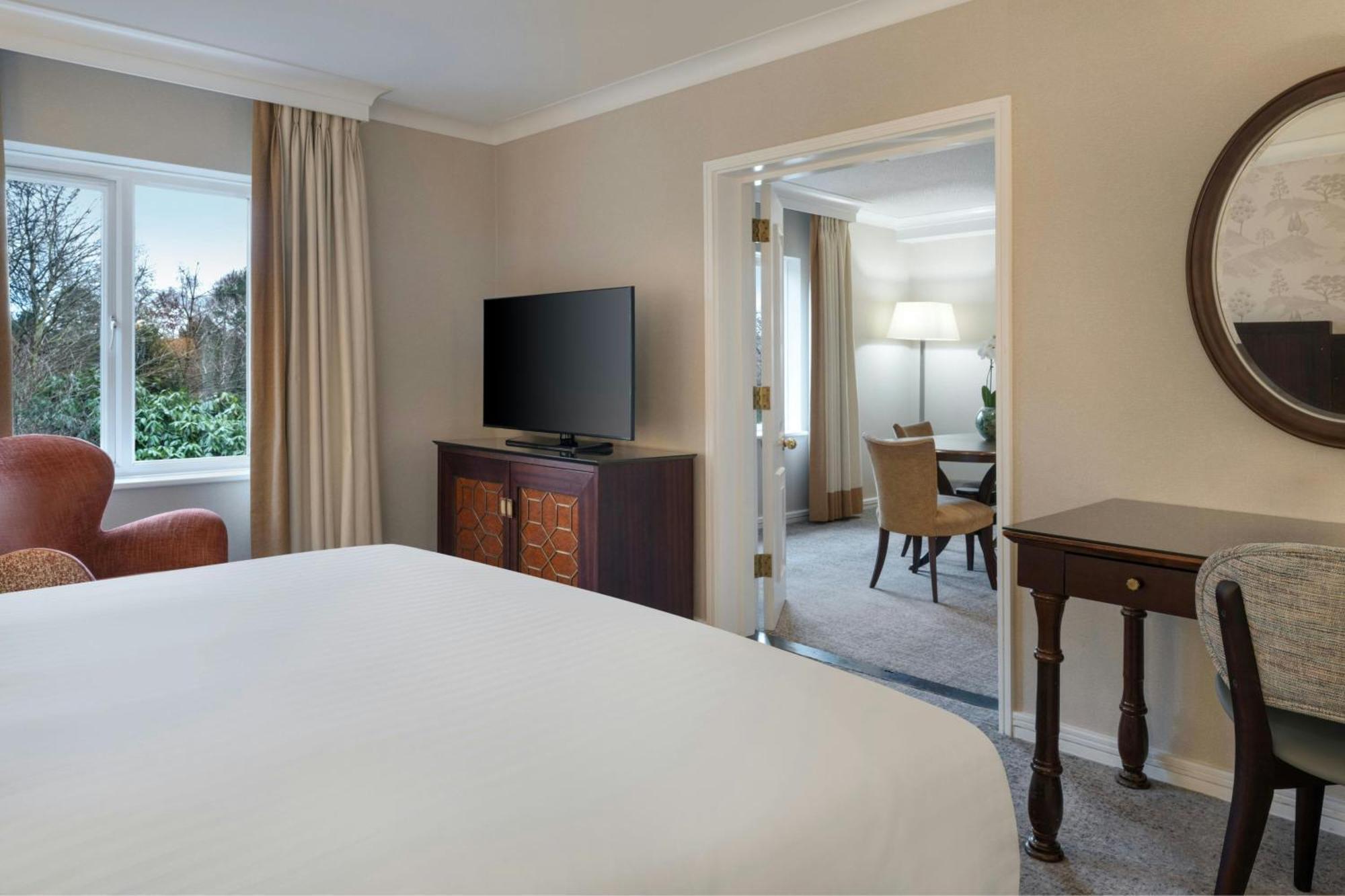 Delta Hotels By Marriott Tudor Park Country Club Maidstone Bagian luar foto