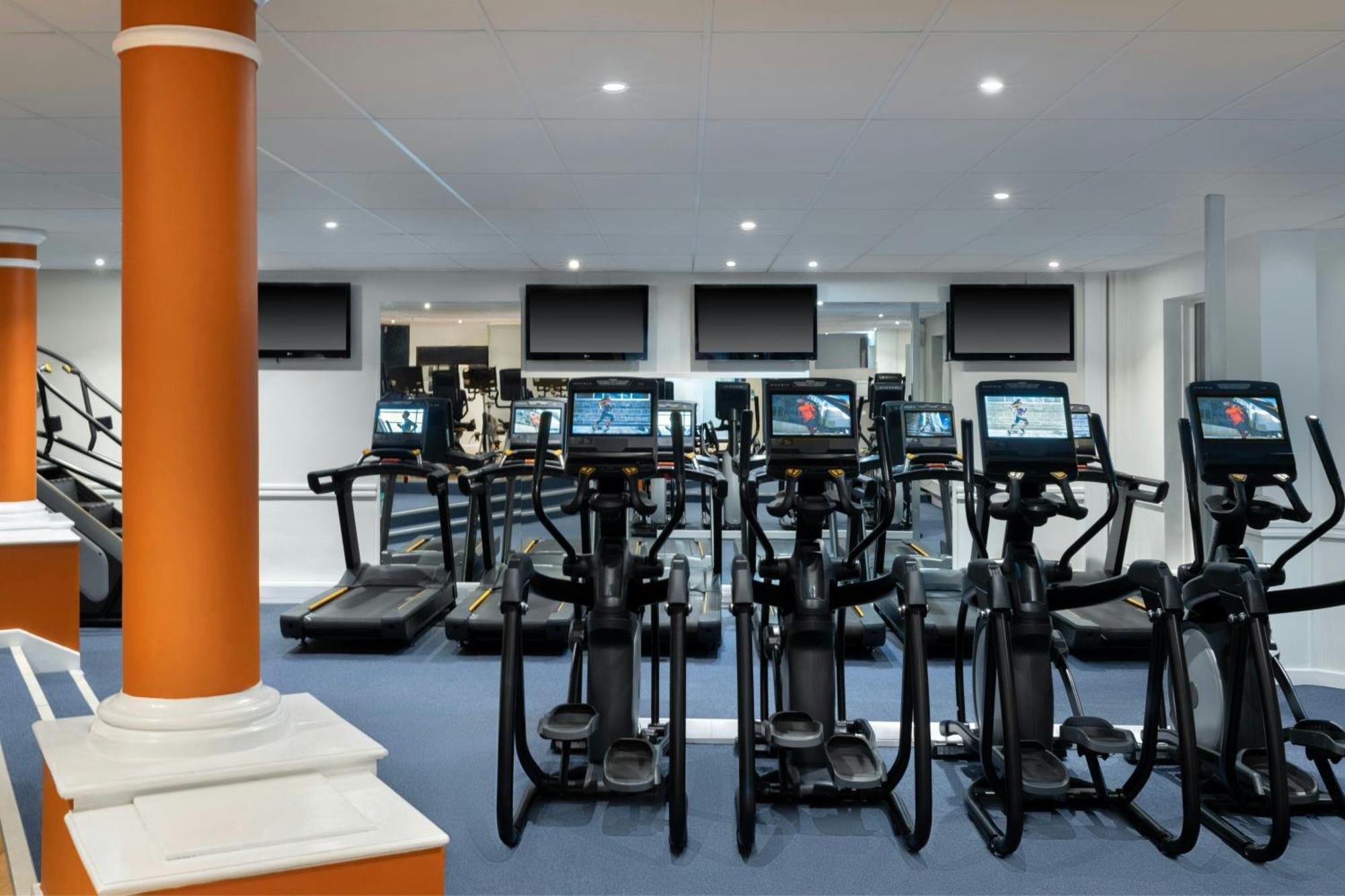 Delta Hotels By Marriott Tudor Park Country Club Maidstone Bagian luar foto