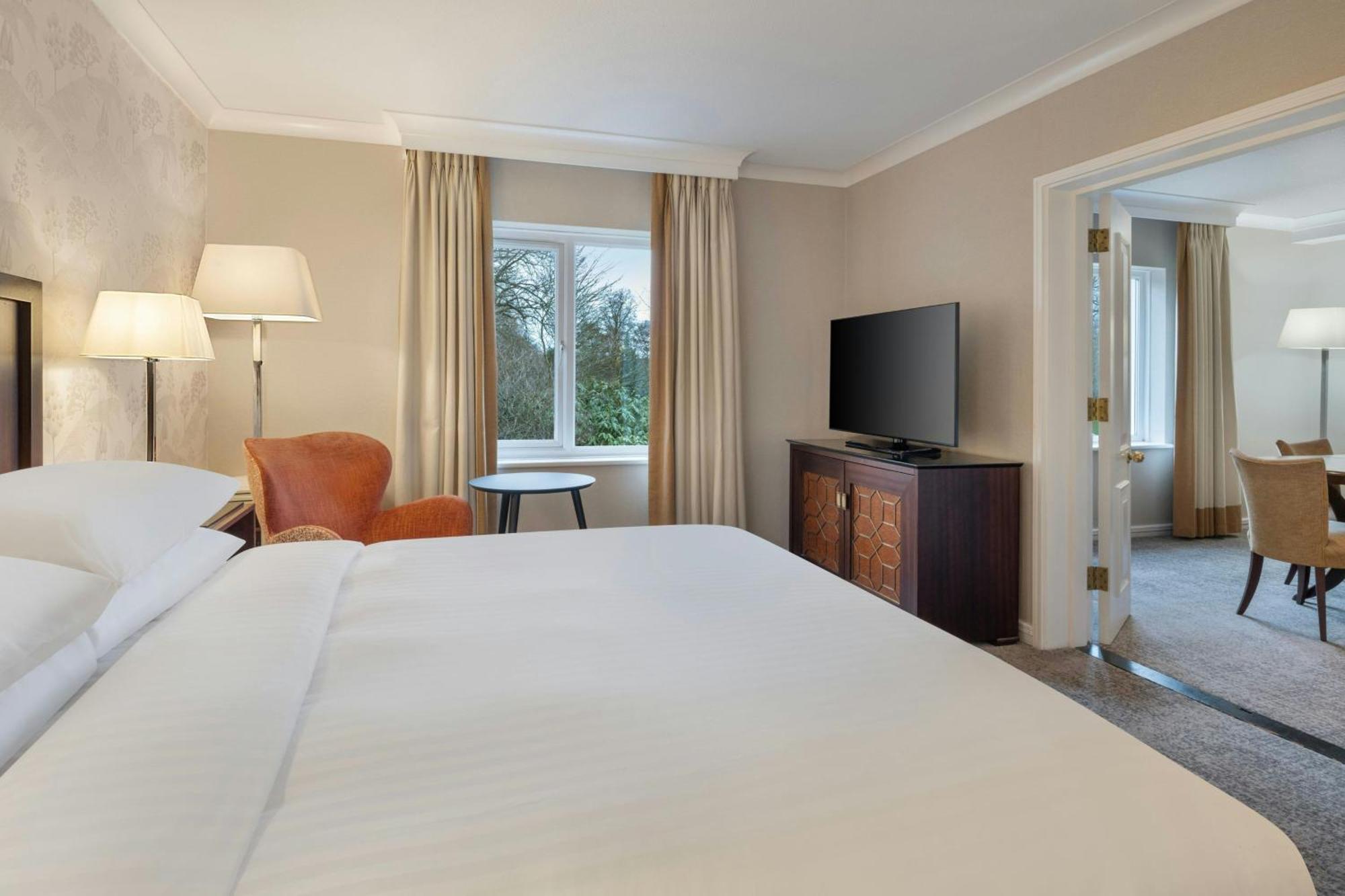 Delta Hotels By Marriott Tudor Park Country Club Maidstone Bagian luar foto